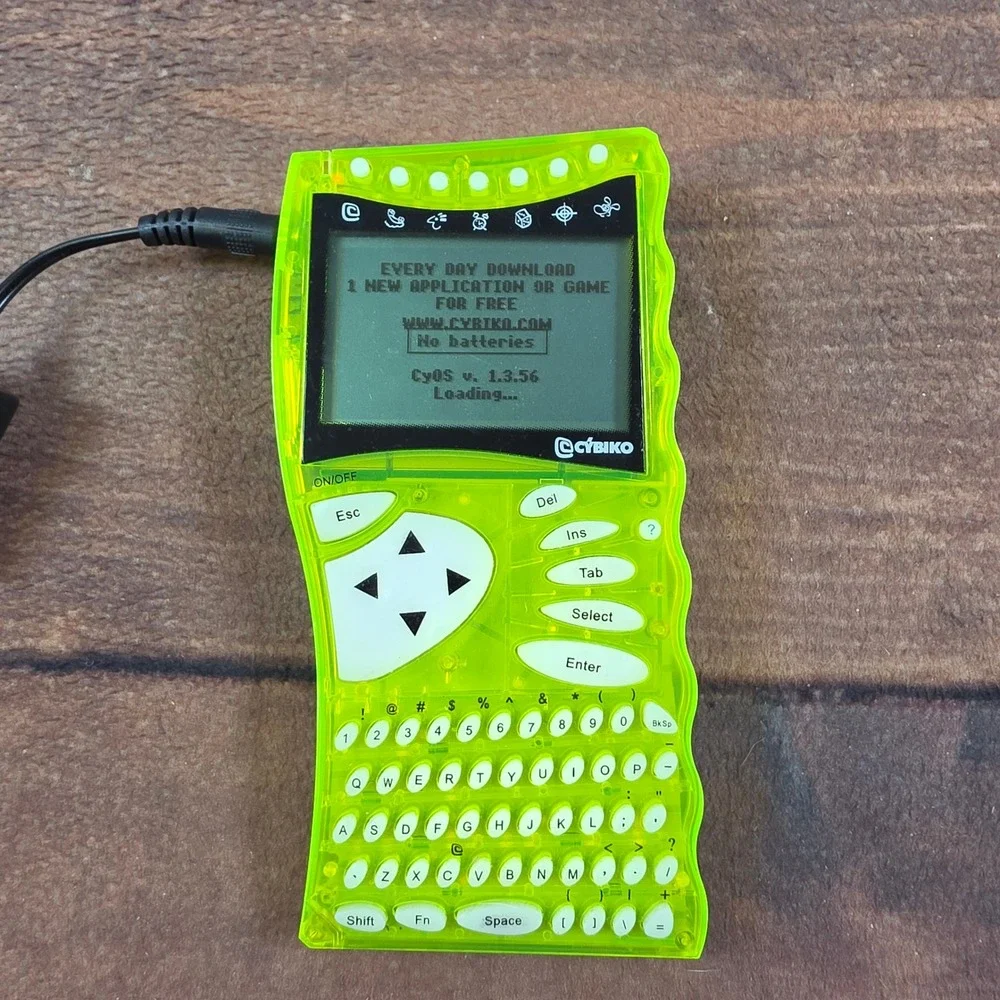 Cybiko CY6411 Handheld Computer Neon Green Good Vintage Wireless Console READ